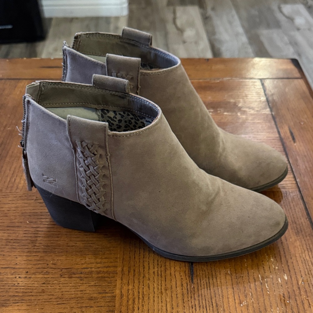 Women's Tan Billabong Ankle Boots